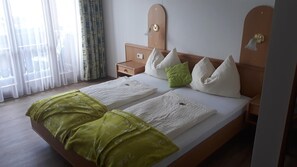 Camas extra, wifi gratis y ropa de cama