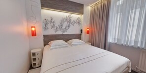 In-room safe, desk, iron/ironing board, free WiFi