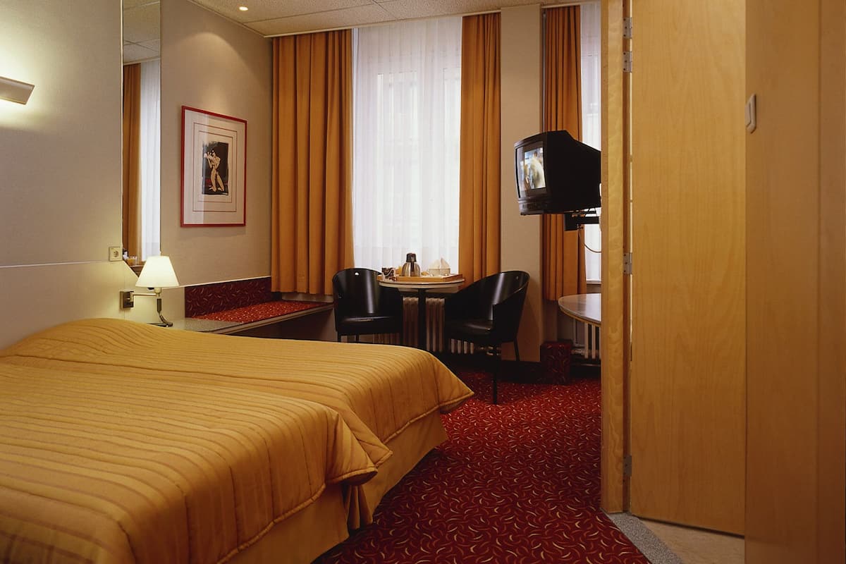 Deluxe Double Room | In-room safe, desk, iron/ironing board, free WiFi