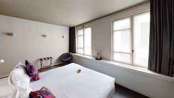 Habitación Deluxe doble | Caja fuerte, escritorio, cortinas opacas y cunas gratuitas