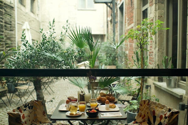 Café da manhã com buffet todos os dias (EUR 14 por pessoa)