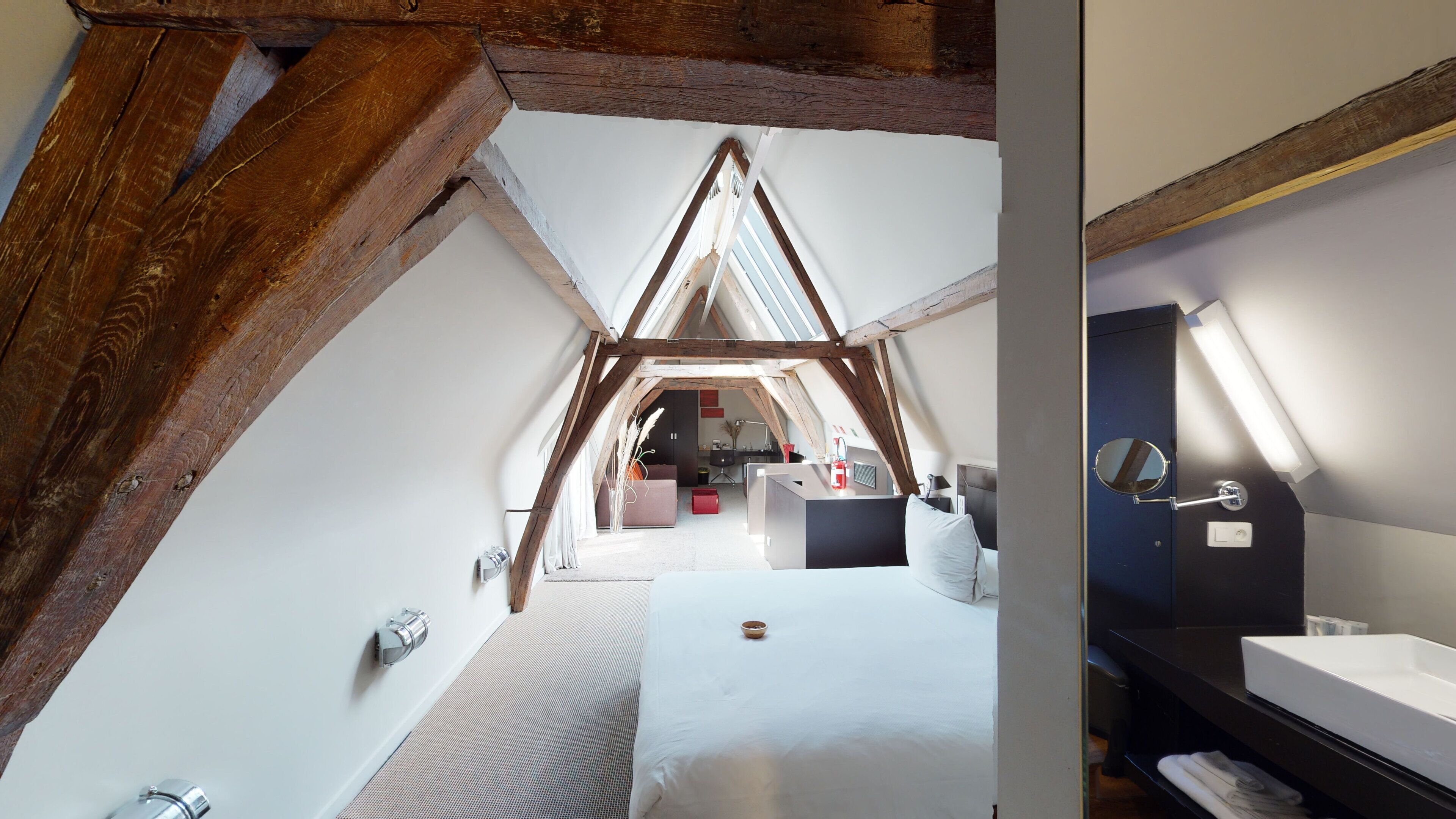 deluxe suite | in-room safe, desk, blackout curtains, free cots/infant beds