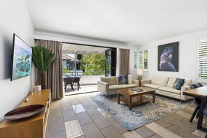 Apartemen, 2 kamar tidur | Area keluarga | TV dan pemutar DVD