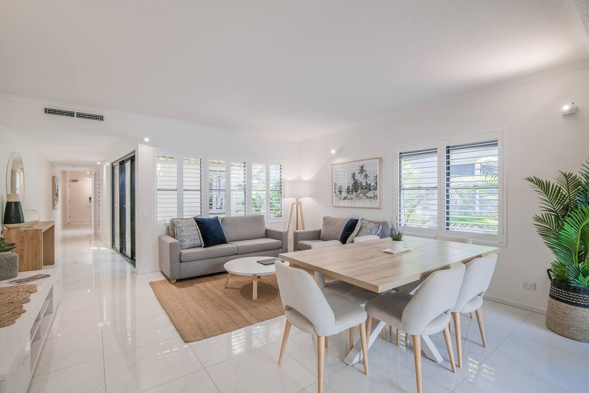 2 Bedroom Superior Apartment | Living room | TV, DVD player