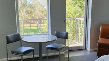 Executive Room | 1 bedroom, pillow-top beds, blackout curtains, iron/ironing board