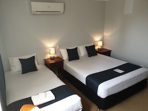 Family Room | 1 bedroom, pillowtop beds, blackout drapes, iron/ironing board - Adelaide Pulteney Motel (Adelaide)