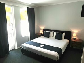 Executive Room | 1 bedroom, pillowtop beds, blackout drapes, iron/ironing board - Adelaide Pulteney Motel (Adelaide)