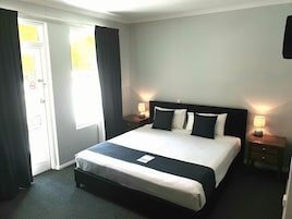 Chambre Exécutive | 1 chambre, surmatelas, rideaux occultants, fer et planche à repasser