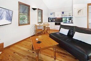 Toorak Cottage | Living area | 43-inch LCD TV with digital channels, TV, fireplace - Bendles Cottages and Country Villas (Balmoral Ridge)