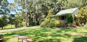 Garden Cottage | Garden view - Bendles Cottages and Country Villas (Balmoral Ridge)