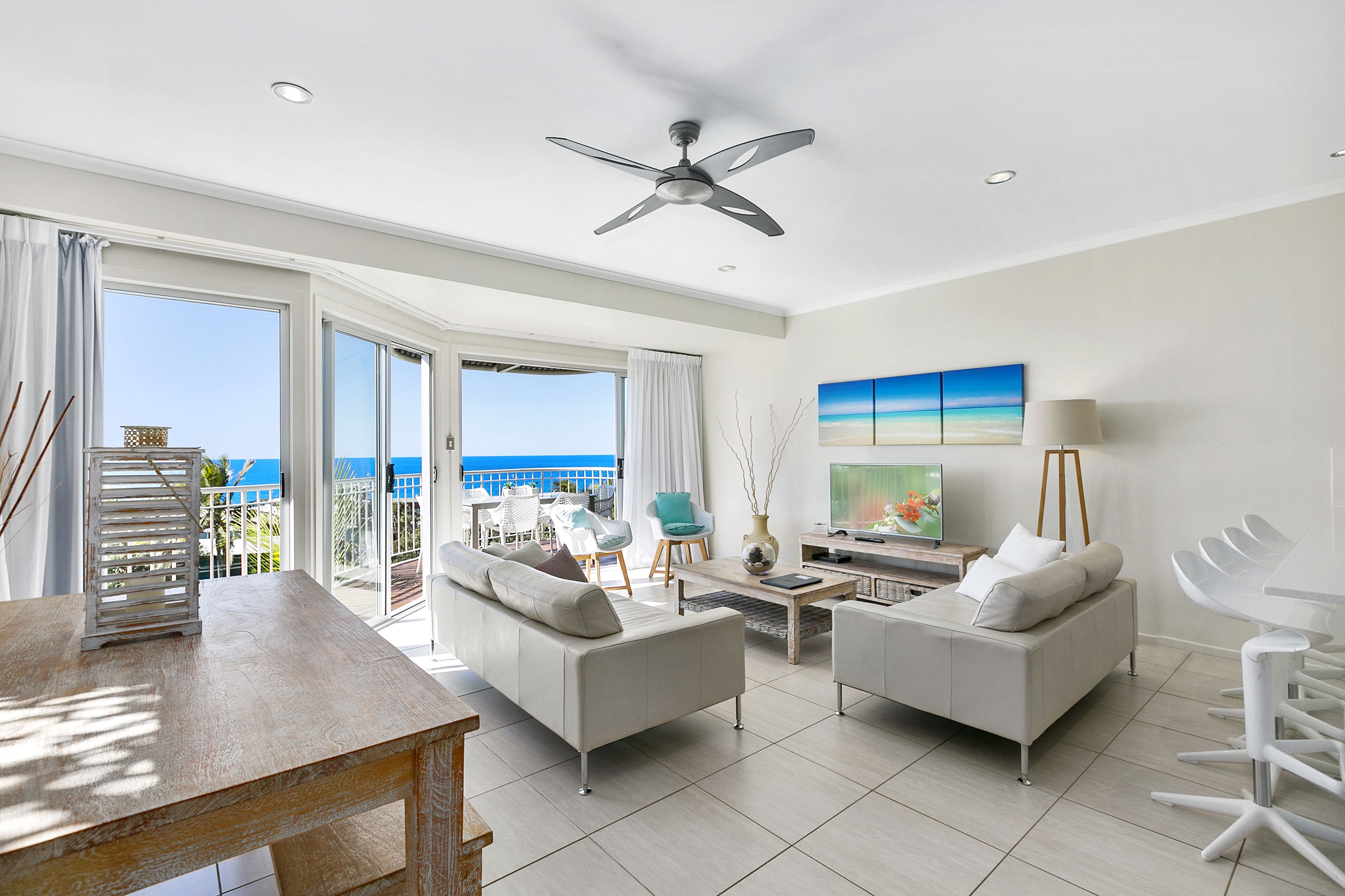 40-inch flat-screen TV with digital channels, TV, Netflix