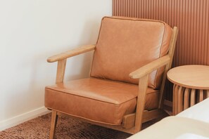 Room, 1 Queen Bed, Hearing Accessible, Non Smoking (Mobility) | Iron/ironing board, free cribs/infant beds, free WiFi, bed sheets - The Alluna Motel, an Ascend Collection Hotel (Armidale)