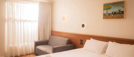 Business Room (King) | Iron/ironing board, free cribs/infant beds, free WiFi, bed sheets