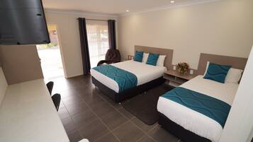 Premium-værelse med dobbeltseng eller 2 enkeltsenge | Skrivebord, arbejdsområde til bærbare computere, strygejern/strygebræt