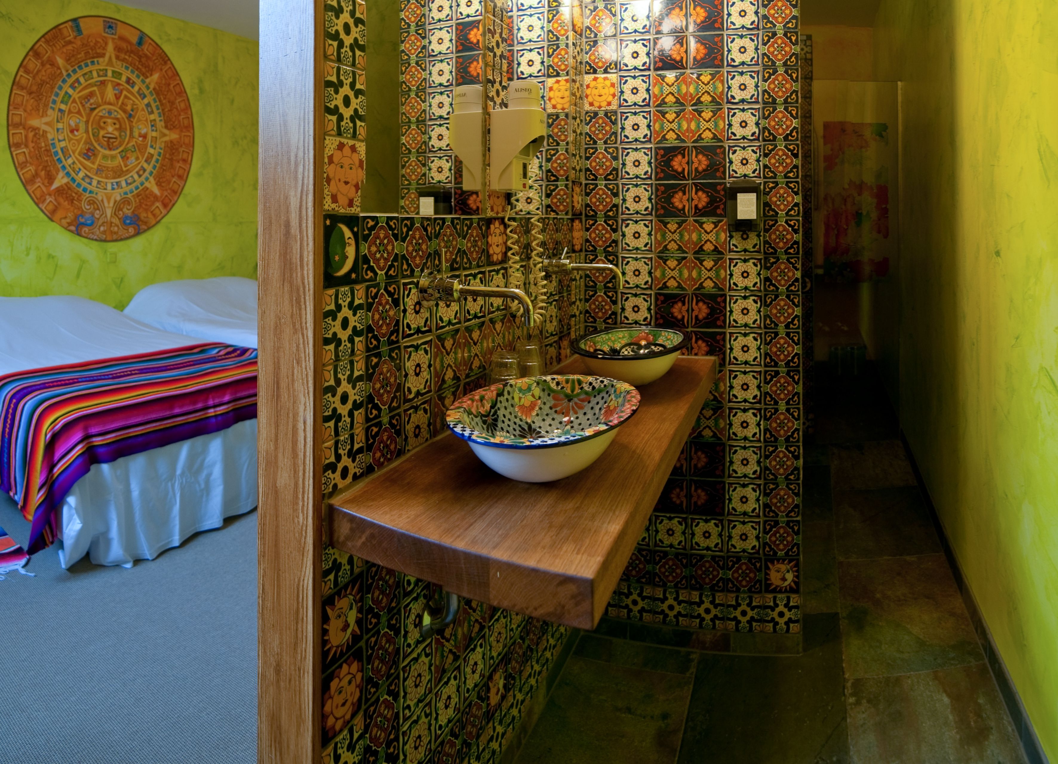 family quadruple room | bathroom | eco-friendly toiletries, hair dryer, towels