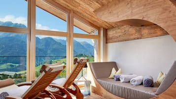 Sauna, steam room, hot stone massages, sports massages, 1 treatment room