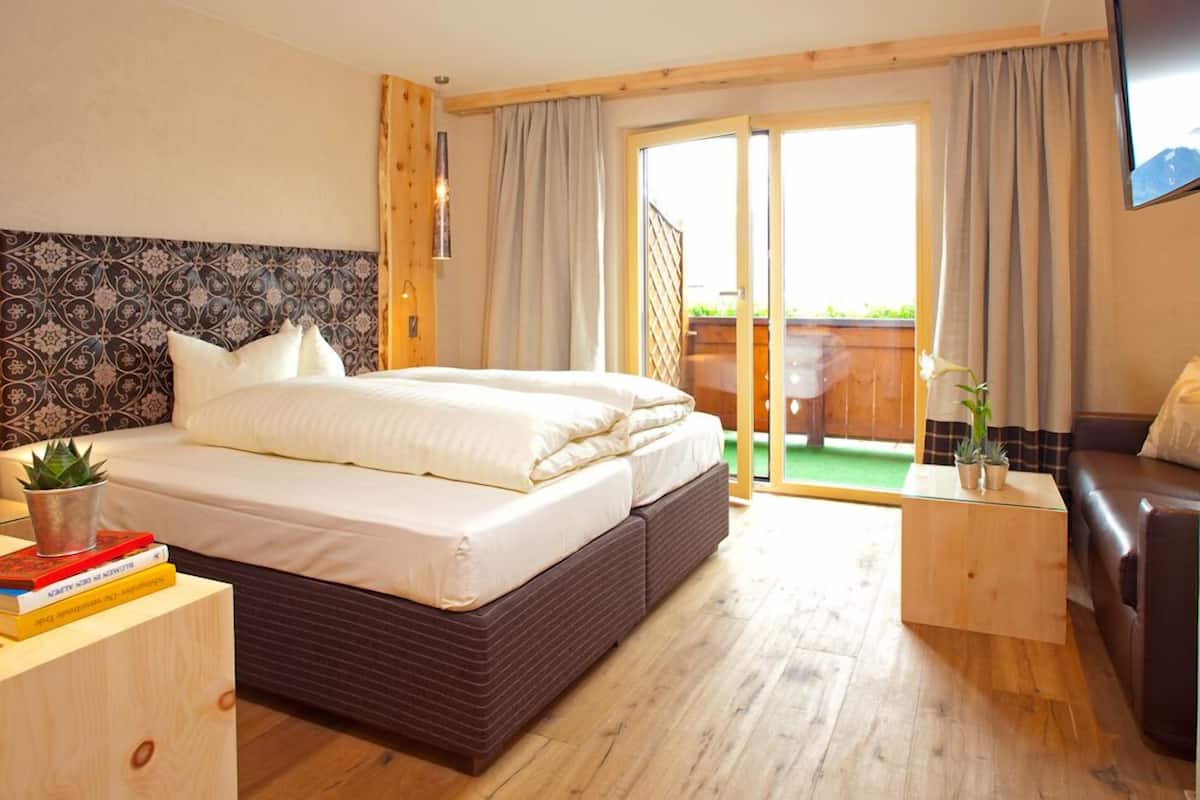 Standard Double Room, 1 Bedroom, Mountainside | 1 bedroom, hypo-allergenic bedding, in-room safe, desk