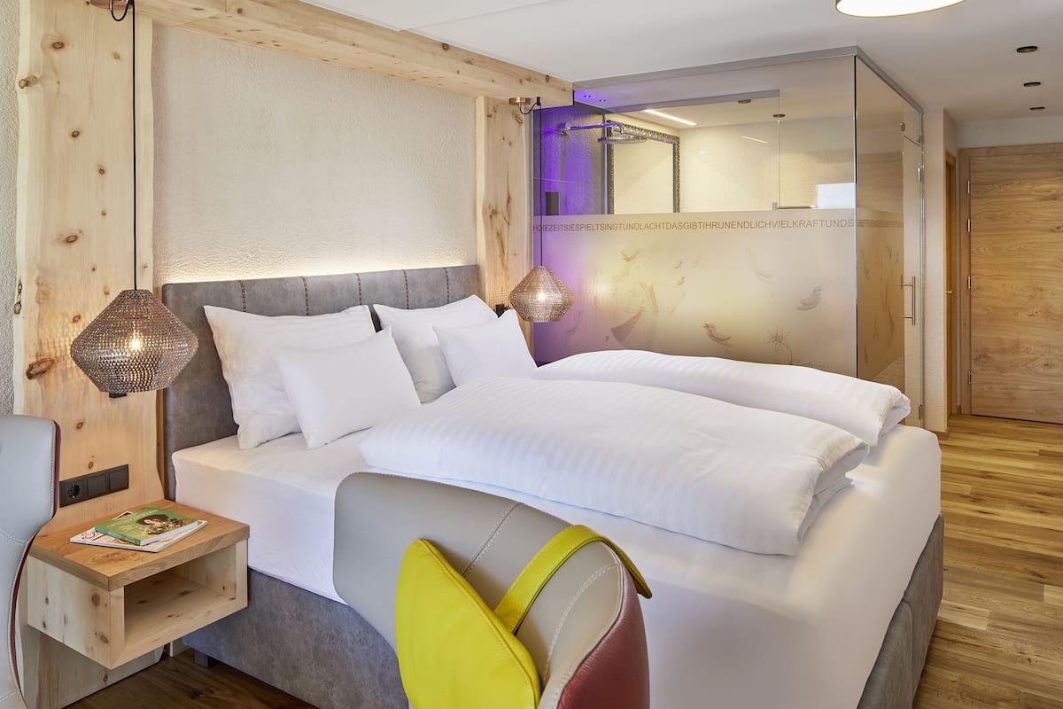 Superior Double Room, 1 Bedroom, Mountainside | 1 bedroom, hypo-allergenic bedding, in-room safe, desk