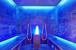 Bastu, Ängbastu, massage med varma stenar och sportmassage