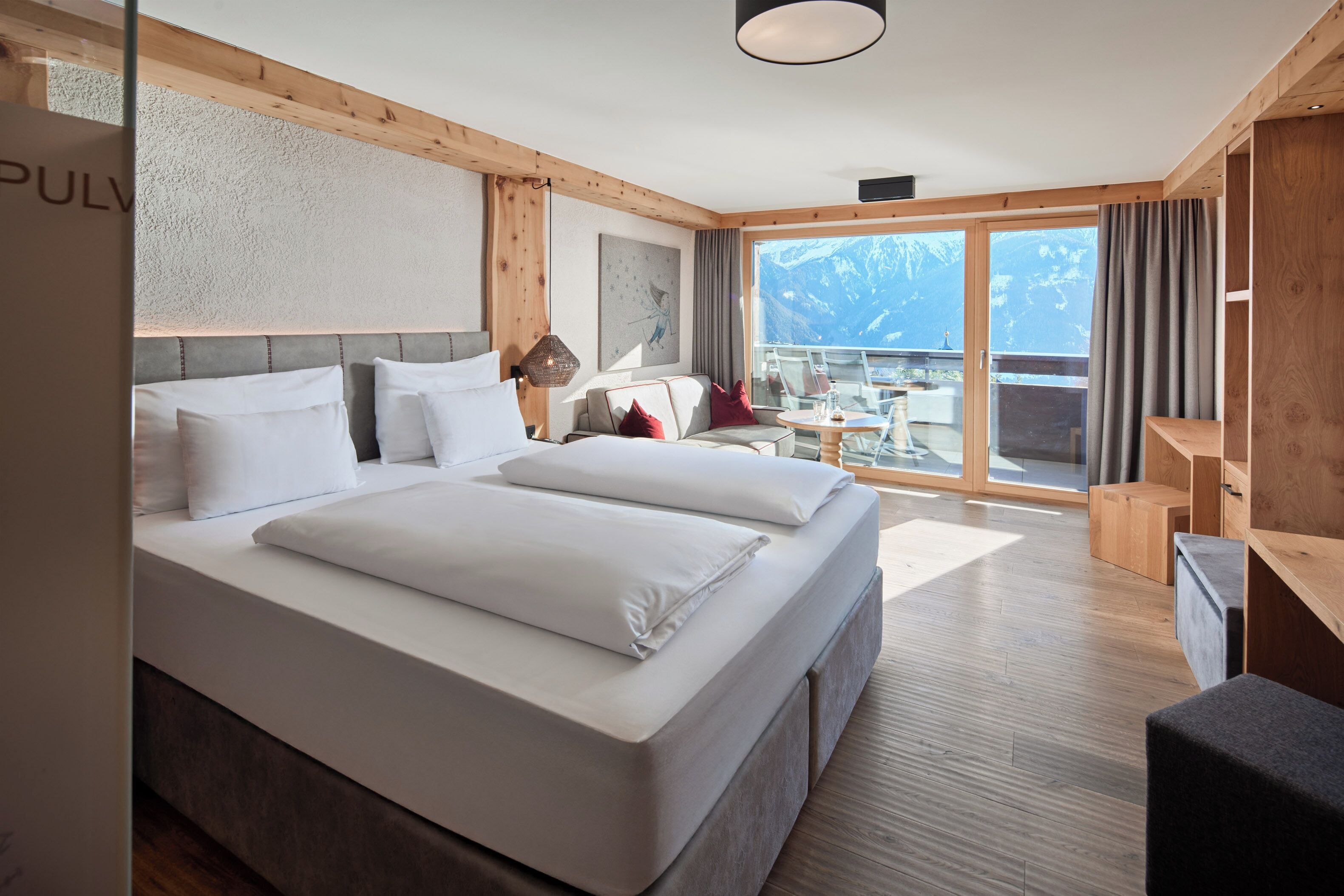 Superior-Doppelzimmer, 1 Schlafzimmer, Bergseite | Allergikerbettwaren, Zimmersafe, Schreibtisch, Verdunkelungsvorhänge