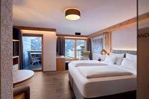 Superior Double Room, 1 Bedroom, Mountainside | Hypo-allergenic bedding available, in-room safe, desk, blackout drapes