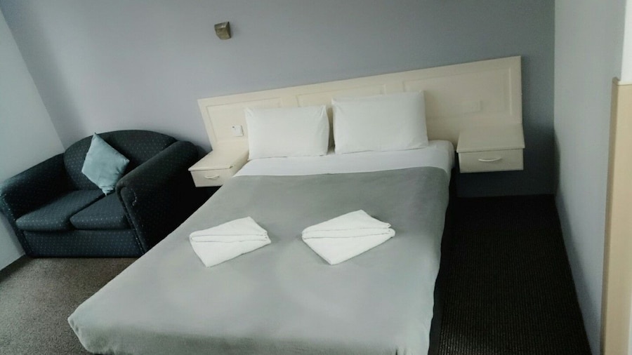 Excelsior Motor Inn