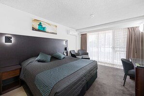 Executive-leilighet | Minibar, skrivebord, lydisolert og strykejern/-brett