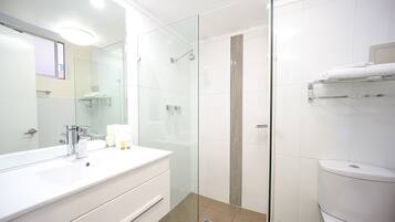 1 trĂšs grand lit king-size, Avec accĂšs au spa | Salle de bain