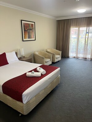 Deluxe Room, Non Smoking, Balcony (Deluxe Queen 4 *) | Desk, iron/ironing board, free WiFi, bed sheets