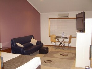 Plasma TV, DVD player - Koala Tree Motel (Port Macquarie)