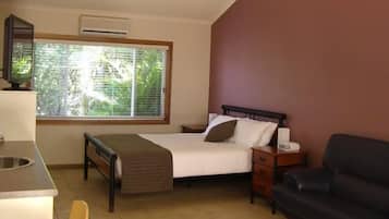 Minibar, in-room safe, iron/ironing board, free WiFi