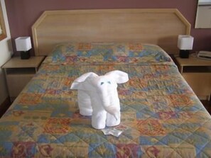 Plasma TV, DVD player - Koala Tree Motel (Port Macquarie)