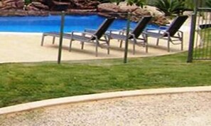 Outdoor pool - Koala Tree Motel (Port Macquarie)