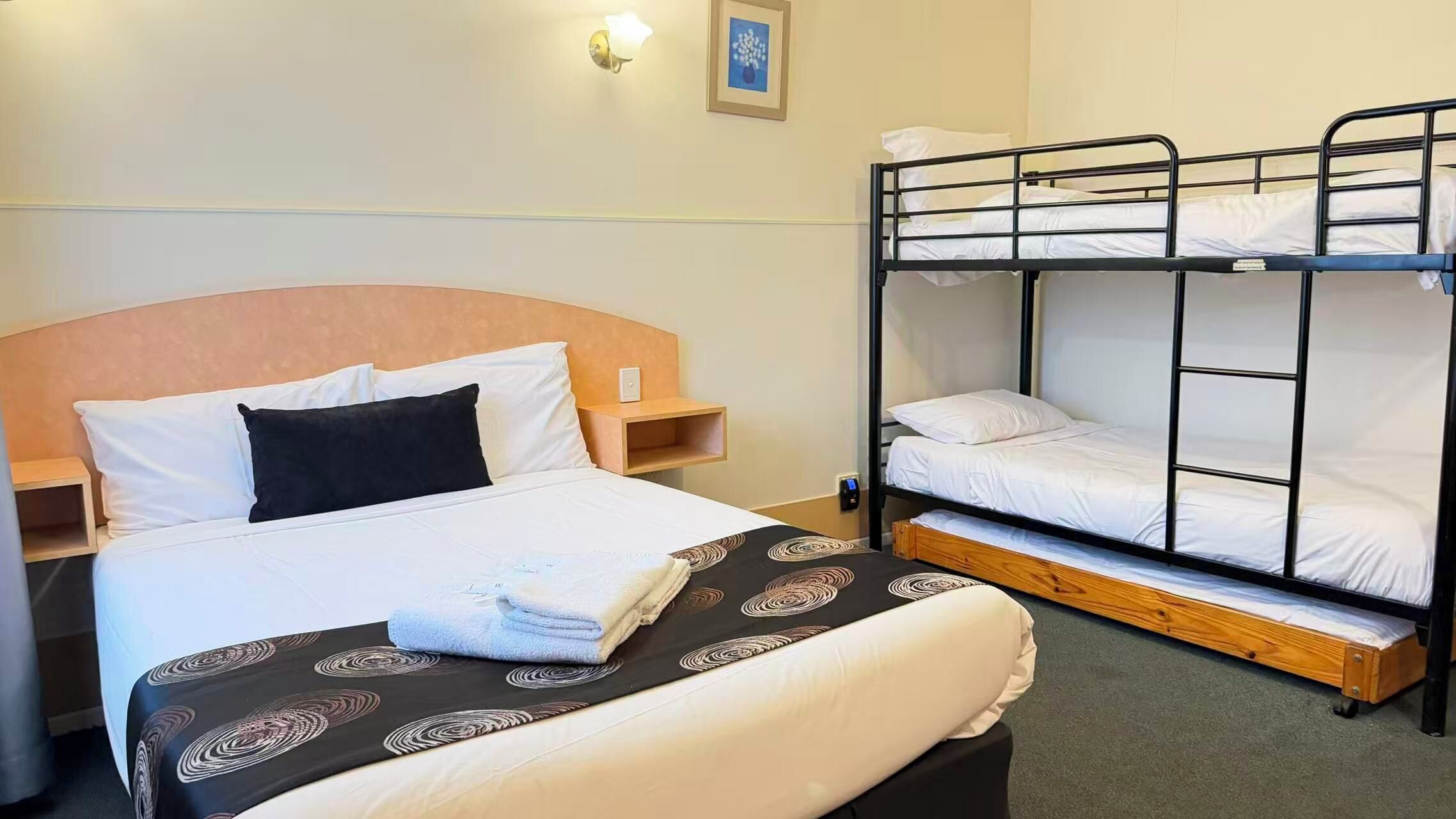 Familiestudio, ikke-røyk | Skrivebord for bærbar PC, strykejern/-brett og wi-fi (inkludert)