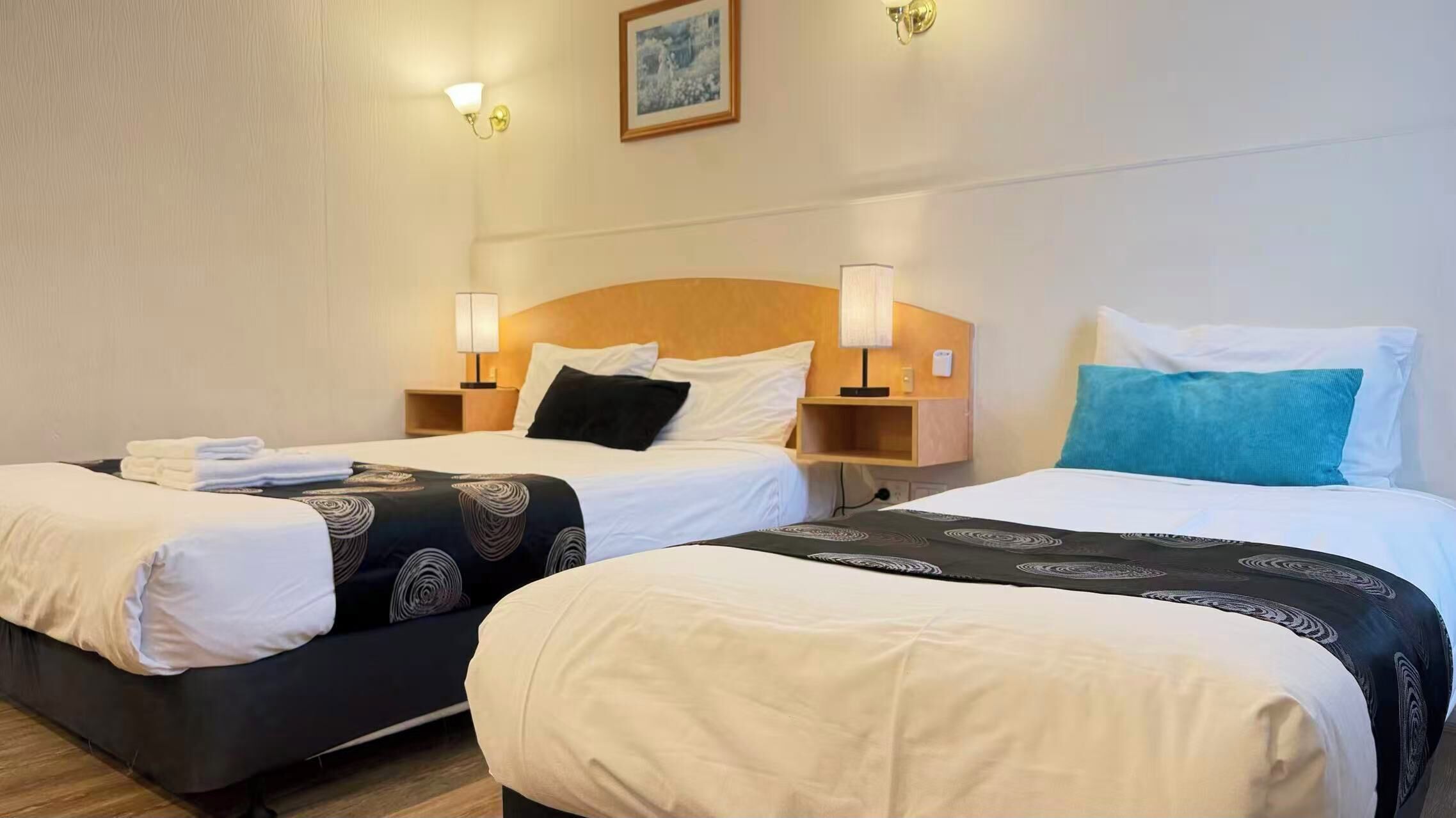 Standard Twin Room, Non Smoking | Laptop workspace, iron/ironing board, free WiFi, bed sheets