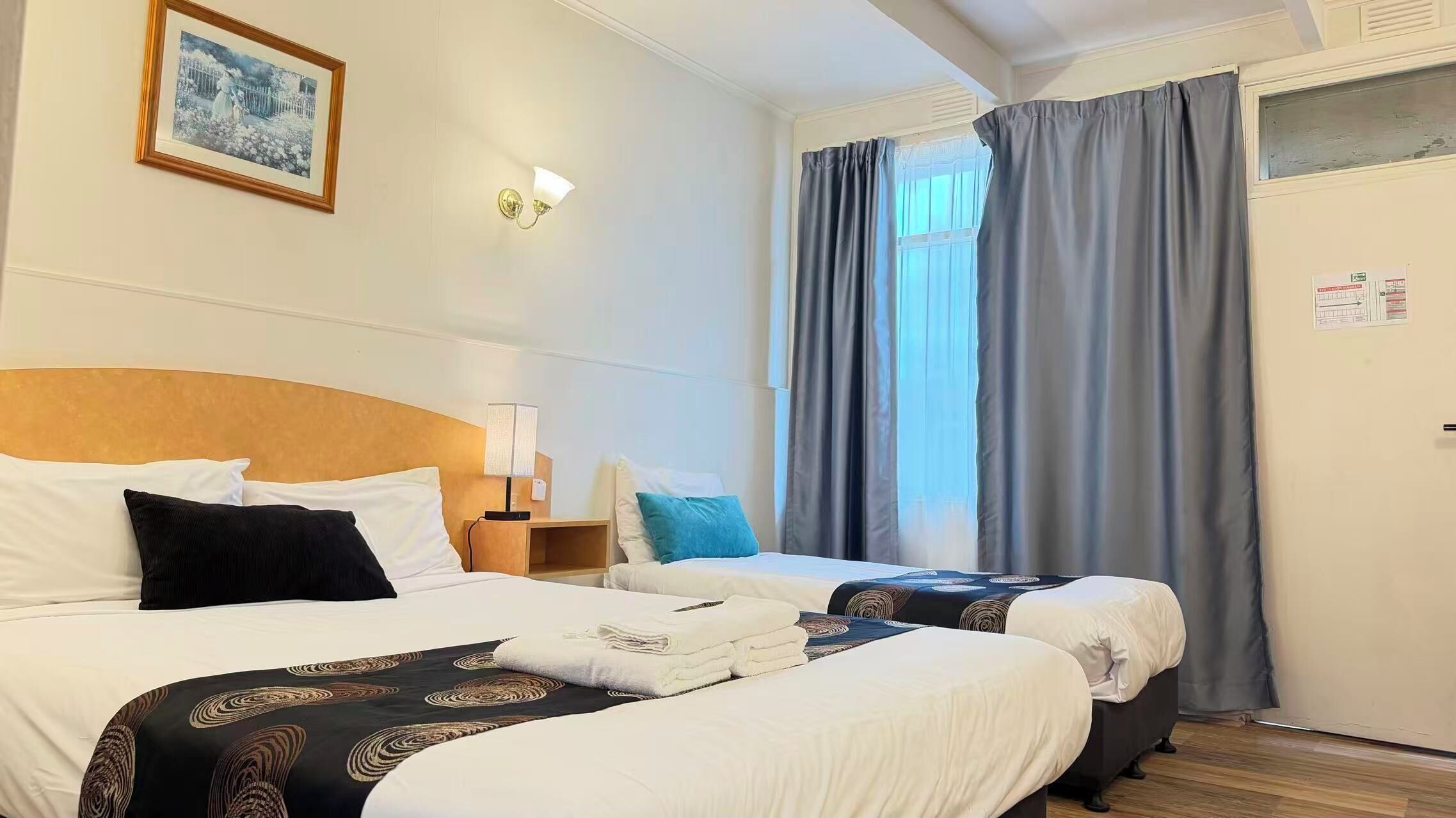 Standard Twin Room, Non Smoking | Laptop workspace, iron/ironing board, free WiFi, bed sheets