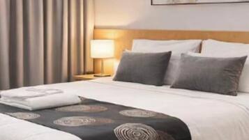 Standard Queen Room | Laptop workspace, iron/ironing board, free WiFi, bed sheets