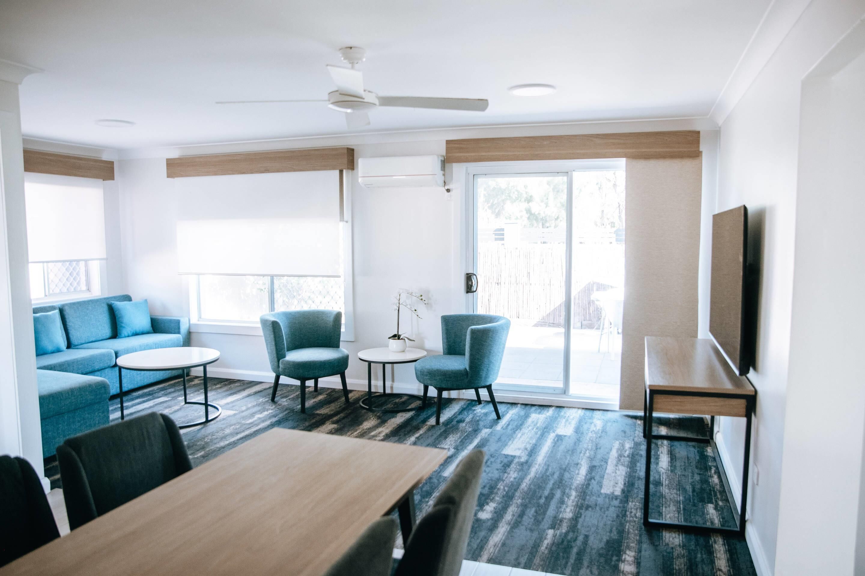 Desk, soundproofing, iron/ironing board, free WiFi