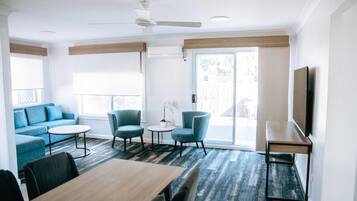 Desk, soundproofing, iron/ironing board, free WiFi