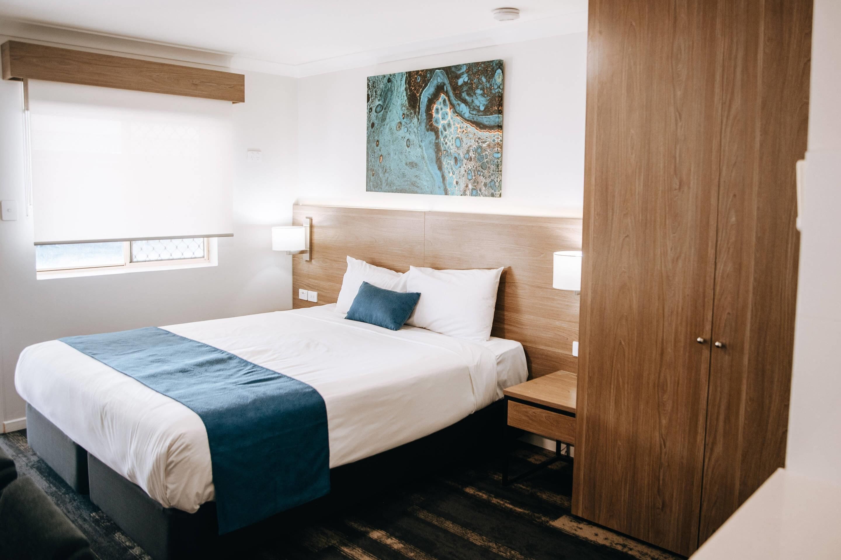 Superior Room, 1 King Bed, Kitchenette | Desk, soundproofing, iron/ironing board, free WiFi