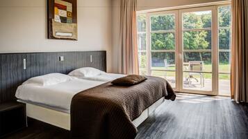 Quarto duplo superior, 1 quarto, banheiro privativo, vista para o jardim | Edredons de pluma, cofres nos quartos, escrivaninha, berços (sobretaxa)