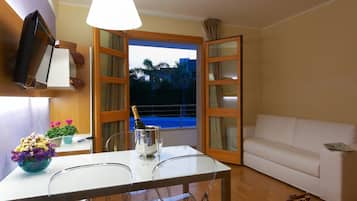 1 bedroom, Egyptian cotton sheets, premium bedding, Select Comfort beds