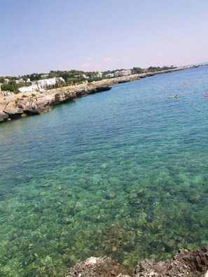 Una spiaggia nelle vicinanze