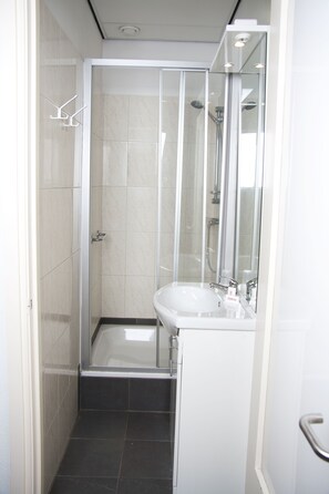 Bathroom shower - Hotel Benno (Eindhoven)
