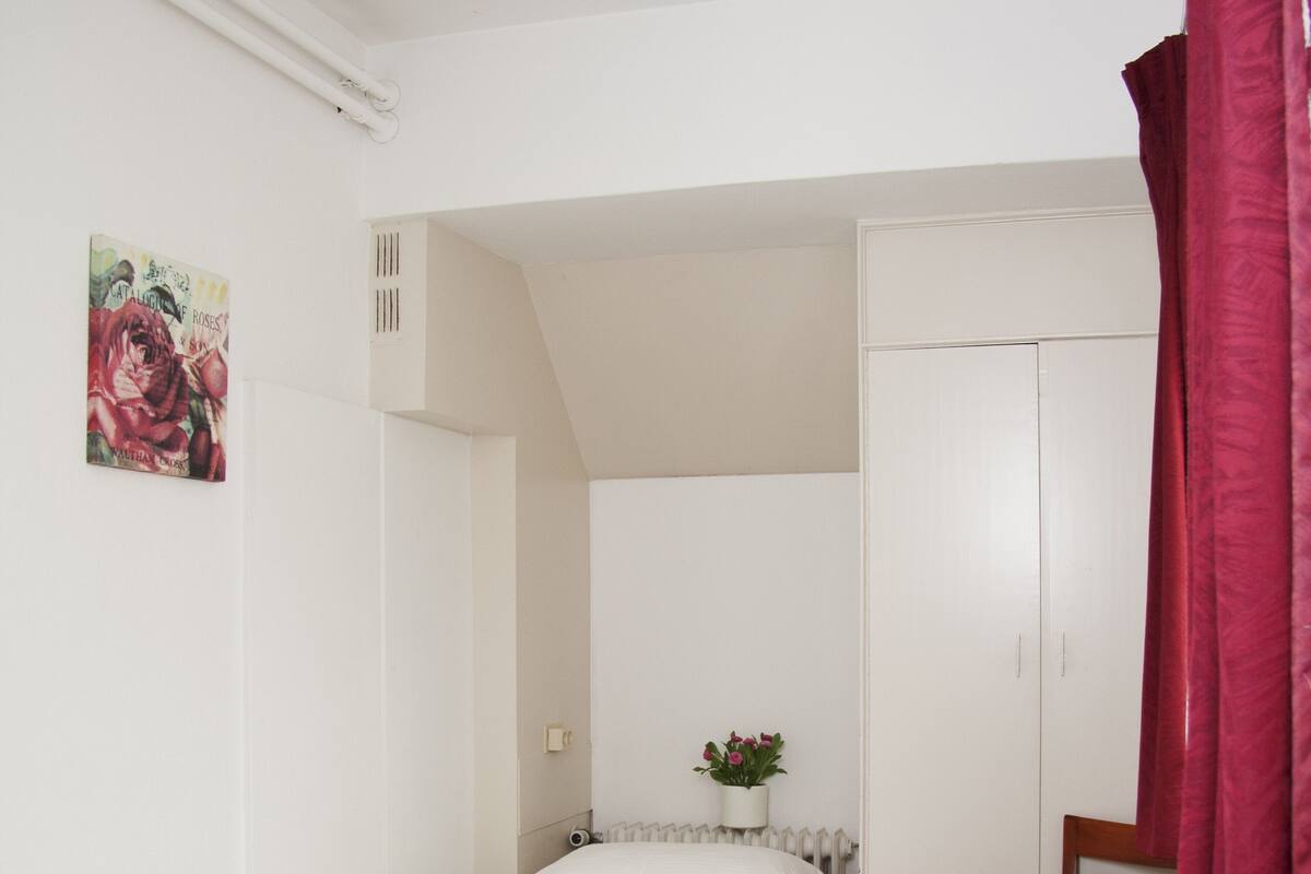 Single Room, Shared Bathroom | Desk, blackout drapes, iron/ironing board, cribs (surcharge)