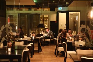 Breakfast and dinner served, international cuisine - Hotel Benno (Eindhoven)