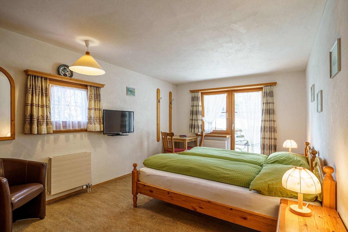 basic double room | room amenity