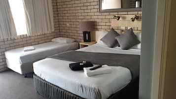Economy Twin Room | Desk, iron/ironing board, free WiFi, bed sheets