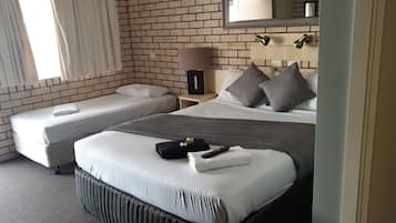 Double or Twin Room | Desk, free WiFi, bed sheets