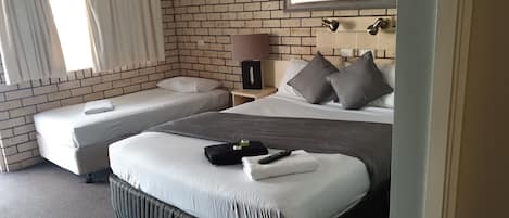 Double or Twin Room | Desk, free WiFi, bed sheets